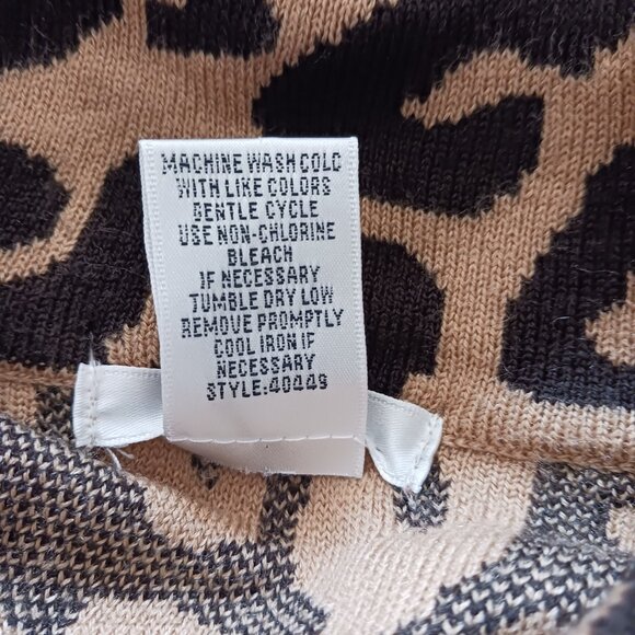 isela, Sweater Jacket, Leopard, Size Medium, Big Button Front Closure (snaps) - Picture 14 of 14